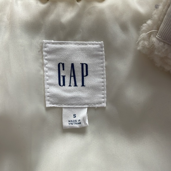 Cream fuzzy puffer jacket with snap buttons - Picture 4 of 4